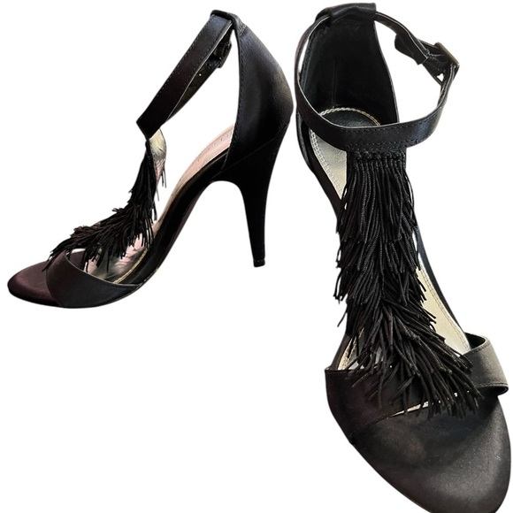 EUC! White House Black Market ‘Cape’ Black Fringe Sandals, Size 7M - Picture 3 of 5